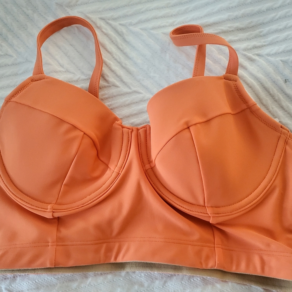 Old Navy swim top M melon underwire